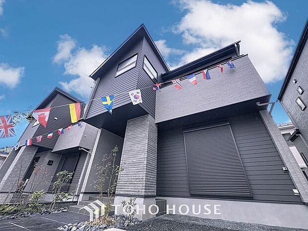 「～2階建て4LDK～」生活を彩る設備、豊富な収納、楽々の家事動線が揃う邸宅。快適な住まいで《ワンランク上》の生活が送れます。