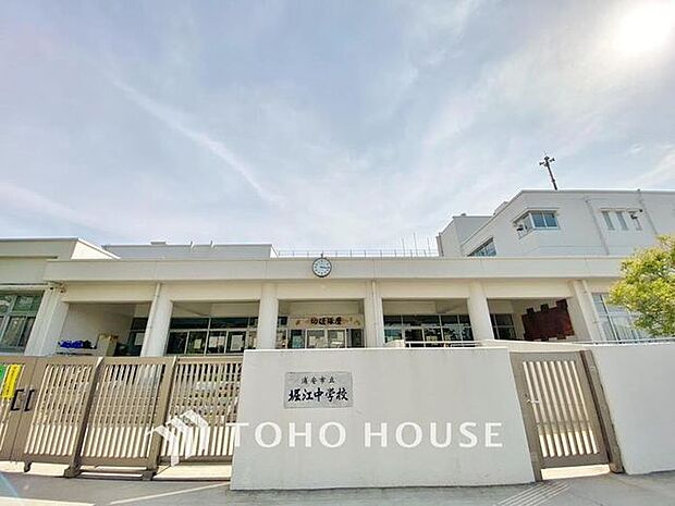 浦安市立堀江中学校まで約260m。