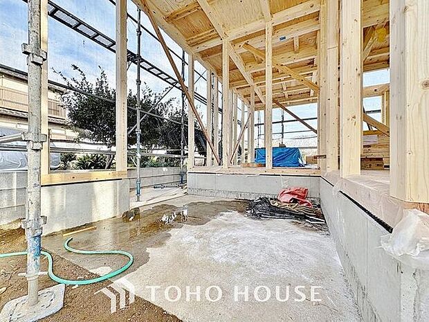 「カースペース2台。」2台分の駐車スペースがあるので、お子様の自転車やバイク置き場にするスペースとしてもご利用いただけます。