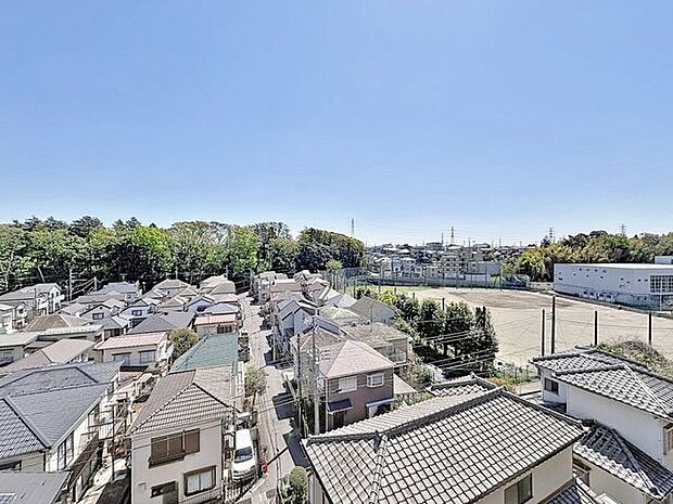 「眺望」穏やかな街並みを一望しながら、爽やかな風と柔らかく降り注ぐ陽光を感じて頂けます。