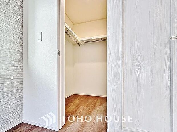 「収納完備」居室には収納スペースを完備し、自由度の高い家具の配置が叶うシンプルな空間です。