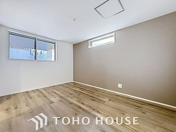 「洋室」お家時間を穏やかに過ごせる寛ぎの空間です。居心地の良さを実感して頂けるお部屋となっております。