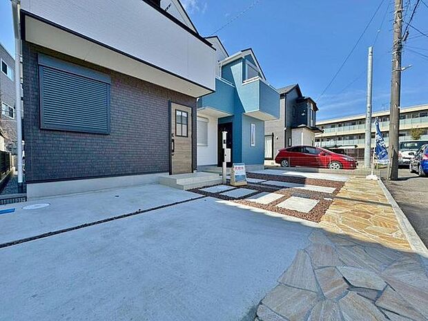 「駐車場」ファミリーカーの需要が多い中、駐車場も広めに確保いたしました。