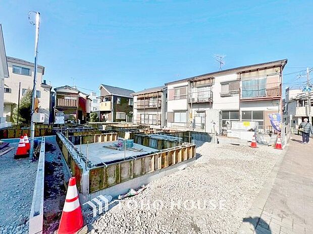 「現況」今日も、明日も、この街で、きっと誰かがしあわせになる物語が描かれていくはずです。爽快な風も毎日やさしく頬をなででくれます。