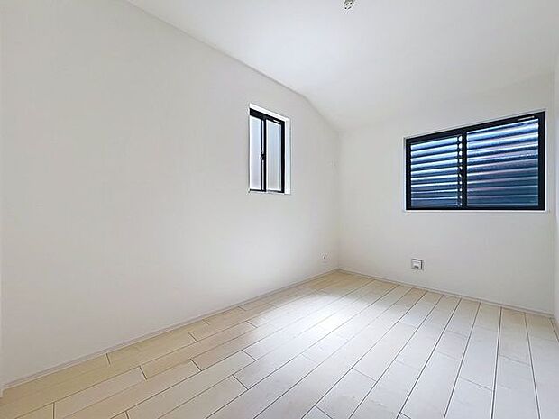 「ナチュラルテイストが心地よい。」柔らかな木目がナチュラルで落ち着きのある空間を演出!採光面からの光との調和でとても暖かみのあるお部屋となります。