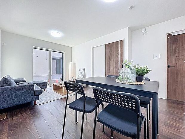 「寛ぎの空間リビング」毎日過ごす場所だからこそ、飽きのこないデザインが大事。本当に欲しい「寛げる空間」を実感して頂けます。