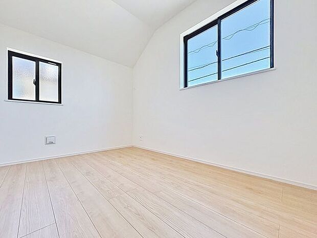 「2面採光居室」居室に窓が2ヶ所あるので、明るさの確保と、風の通り道ができることで換気のしやすいお家になっています。居室のドアを開けることなく空気が入れ替えられるので、一人で落ち着きたい時にも。