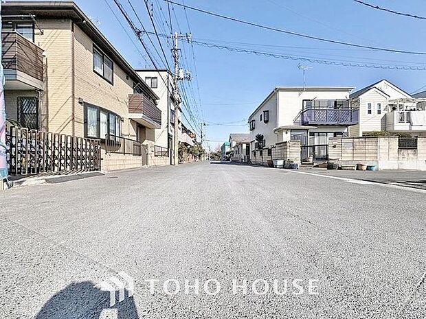 「前面道路」　東側　約8.4m公道