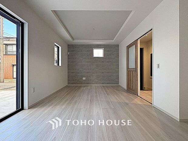 「彩りある新生活のスタート。」観葉植物などをディスプレイしたり、自分好みの空間を作り上げることでより楽しい新生活がスタートできそうですね。