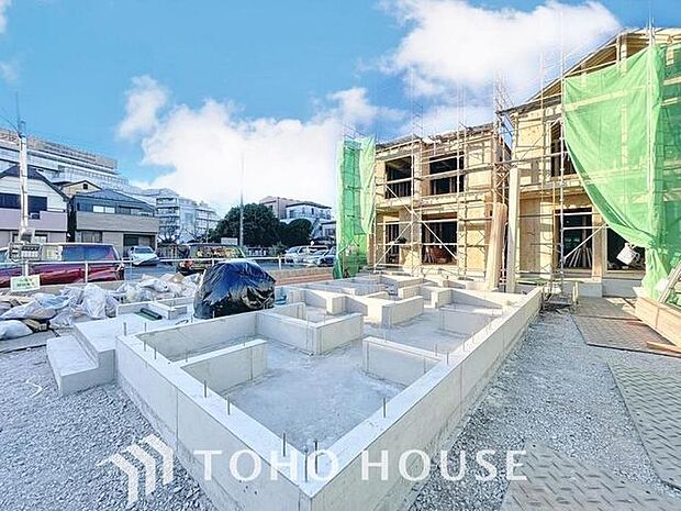 「外観」帰宅途中にショッピングやカフェを楽しんだり、利便性の良いこの地の生活は人々を魅了します。心行くままに季節の流れを感じ、ゆったりとした一時を。