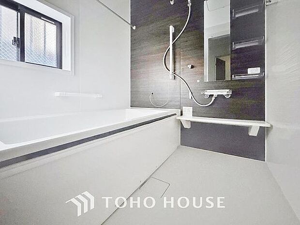 「一日の疲れをリフレッシュ。快適バスルーム。」癒しの空間バスルームです。天気に左右されずに洗濯物を乾かせる、浴室乾燥機・オートバス機能付きです。