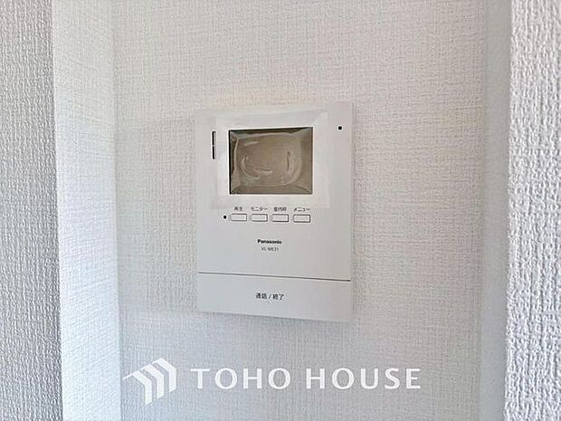 「見える安心」をカタチにしました。誰が来てもわかる様にモニター付きインターホンを設置。家事導線を考慮した個所に設置し、防犯性と利便性に優れ快適と安らぎを合わせた優しい設計。