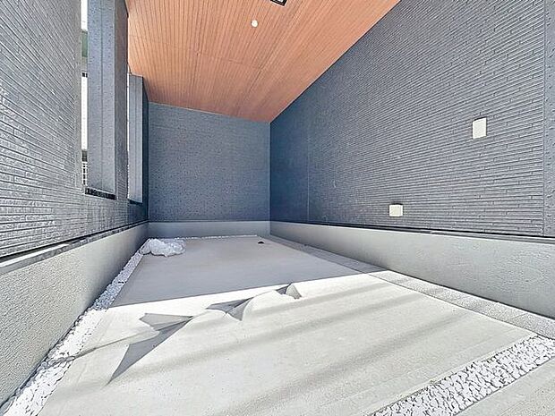 「ビルトインガレージ」車を風雨からしっかりと守ってくれるビルトインガレージです。