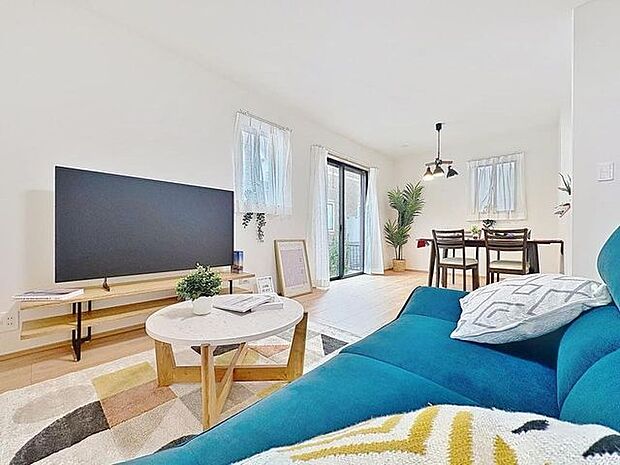 「自分らしい家造りを楽しめる」落ち着いたカラーコーディネートの室内。インテリアやファブリックで、オーナー様好みのテイストデザインを取り入れて頂けます。