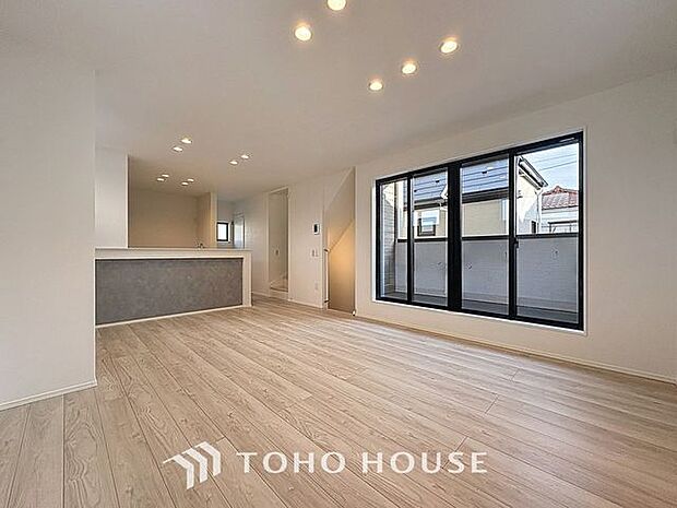 造りこんだ空間演出の妙が生み出す光と質のハーモニーはこの住宅のクオリティの良さを実感させてくれます。