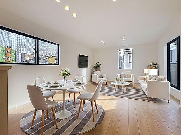 作り手の「気持ちの良いリビングでお過ごししていただきたい」という思いを感じさせます。（画像内の家電・家具等はCGです。本物件には付帯されません。）