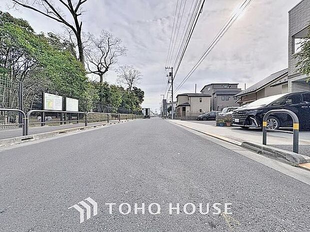 「前面道路」東側　約10m　公道