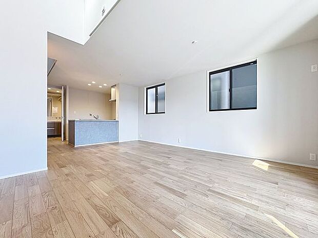 「リビングダイニング」家族の会話や笑顔が行き交うリビングで、大きなソファやダイニングテーブルでゆったり食事をしたりくつろぎたい。そんな夢が叶えられる空間です。