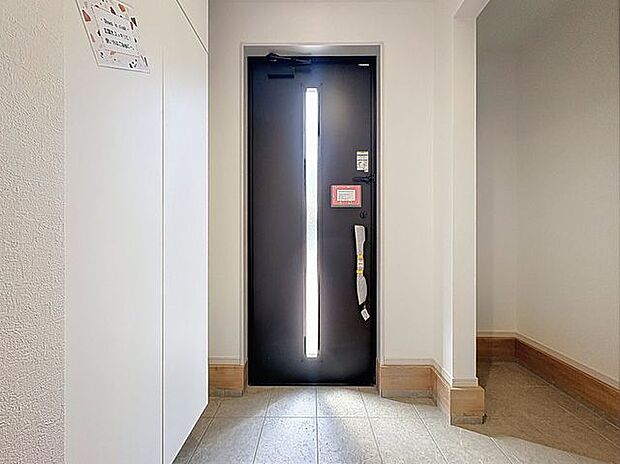 「自分ライクな玄関をお造り下さい」玄関スペースには、季節の飾り付けやお花、写真などが飾れて、自分好みにアレンジできます。