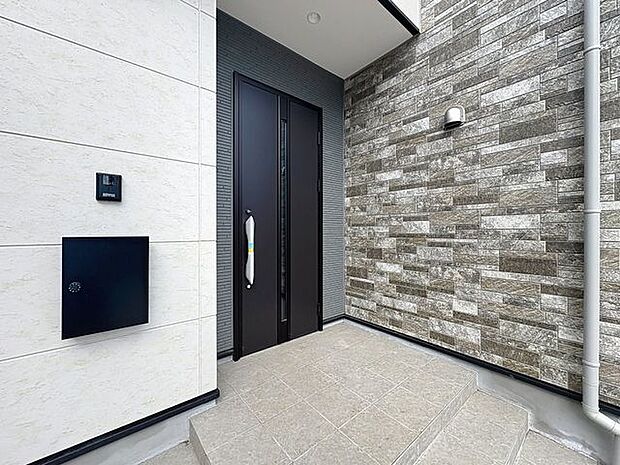 「防犯・ダブルロック玄関ドア」