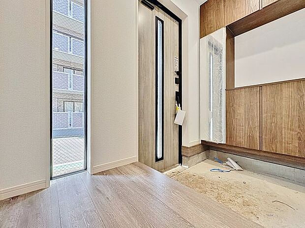 「玄関」人を迎え入れる最初の場所だからこそ、清潔感があり纏まった空間にして頂ける様にゆとりあるシューズボックスを設置しました。おでかけの時も帰宅の時も、すっきりとした玄関は気持ちが良いものです。