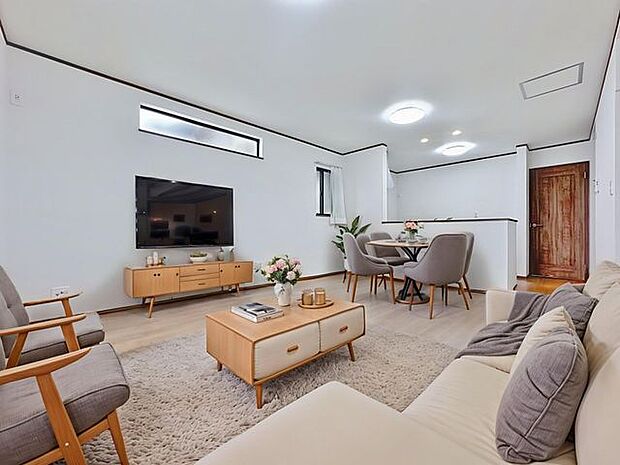 「自分らしい家造りを楽しめる」落ち着いたカラーコーディネートの室内。（画像内の家電・家具等はCGです。本物件には付帯されません。）