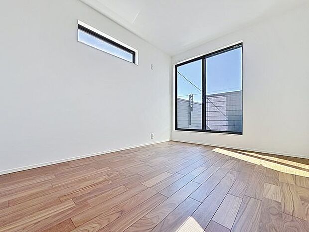 「心地よい空間」ほっと一息つけるような、安心して寛げる雰囲気の空間です。シンプルな内装は、時が経ちニーズが変わっても、フレキシブルに活用頂けます。