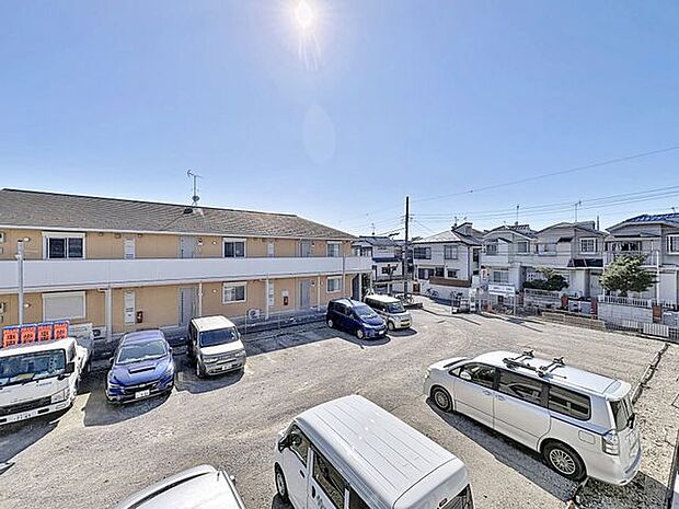 「穏やかな街並みの眺望」穏やかな街並みを一望しながら、爽やかな風と柔らかく降り注ぐ陽光を感じて頂けます。心地良い開放感が暮らしにゆとりと充足感をもたらします。