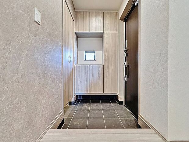 「SIC付き。玄関」「ただいま」・「おかえり」。新居で交わす家族同士の何気ないやり取りがただ何となく嬉しいんです。自分のお家を手に入れた事の喜びが感じられるお客様からの素敵なエピソードです。