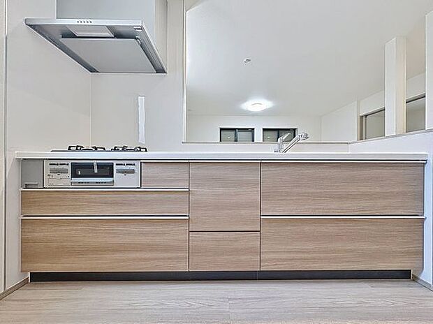 「カウンターキッチン。」効率よくお料理ができるコンロ・収納を完備したシステムキッチン。確かな機能性を実感頂けます。