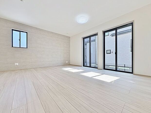 「団欒の場」忙しい朝でも、しっかり家族が揃って食事をして頂けるゆとりある大きさのダイニングスペース。手料理をテーブルで囲む素敵な時間を存分に愉しんで下さい。