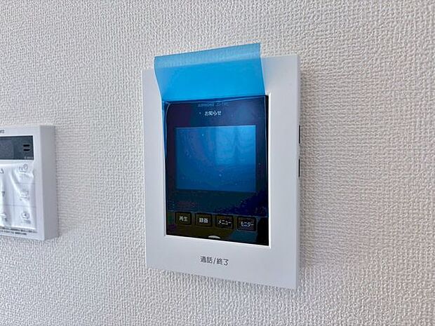 「見える安心」をカタチにしました。誰が来てもわかる様にモニター付きインターホンを設置。家事導線を考慮した個所に設置し、防犯性と利便性に優れ快適と安らぎを合わせた優しい設計。