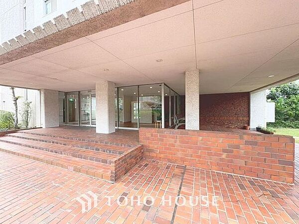 「マンション玄関」