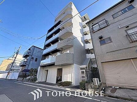 「外観」住まい探しは街探し。みんなが街探しのポイントにしているのは何。 第1位は過半数が支持した納得の 「交通の利便性」。続いて3割以上の人が「住環境」と「公園、緑地の充実」です。