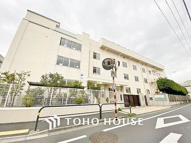 足立区立第十二中学校まで約458m。