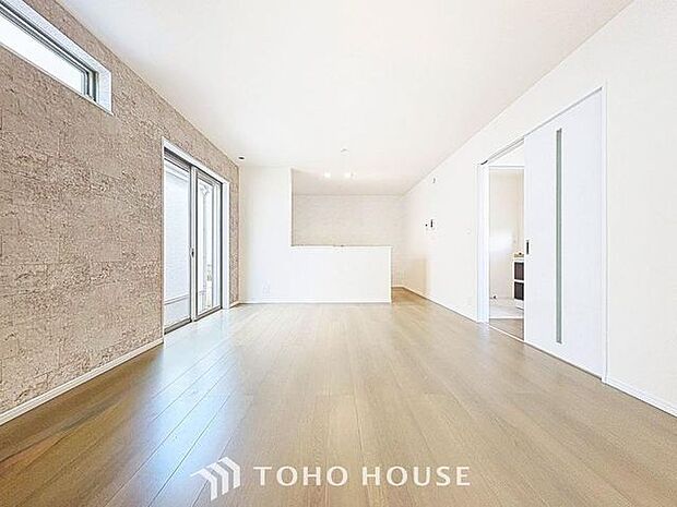 「16帖。ゆとりのLDK。。」広々約16帖のLDK。家族団らんの場やソファーでゆっくりとくつろぐスペースにオススメです。