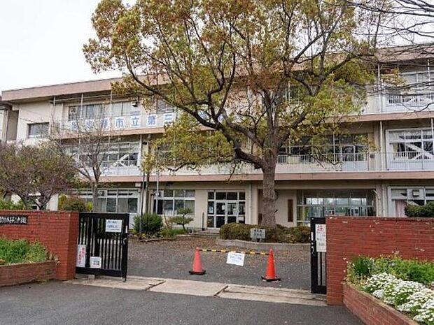 習志野市立第三中学校まで約450m。