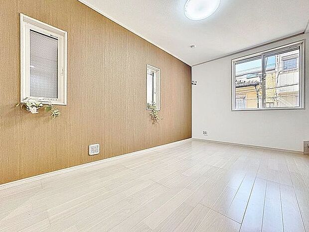 「リビング」家族の会話や笑顔が行き交うリビングで、大きなソファやダイニングテーブルでゆったり食事をしたりくつろぎたい。そんな夢が叶えられる空間です。