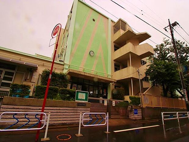 江戸川区立大杉小学校 27m