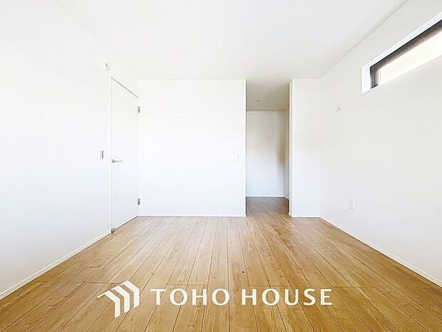 「WIC付き居室」居室にはクローゼットを完備し、自由度の高い家具の配置が叶うシンプルな空間です。お子様の成長と必要になる子供部屋を与えるにはぴったりの間取りですね。