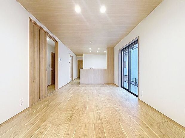 「南向き×陽当たり良好」穏やかな時が流れる癒しの空間は、穏やかな光が明るくリビングルームを包みます。心地よい空間が、ご家族のかけがえのない時間に優しく寄り添います。