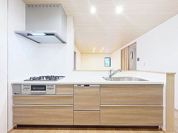 「家事時短の叶うキッチン◎」効率よくお料理ができる3口コンロ・食洗機・出し入れしやすいスライド収納を完備したシステムキッチン。確かな機能性を実感頂けます。