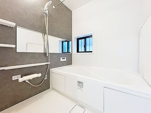 「一日の疲れをリフレッシュ。快適バスルーム。」癒しの空間バスルームです。天気に左右されずに洗濯物を乾かせる、浴室乾燥機・オートバス機能付きです。