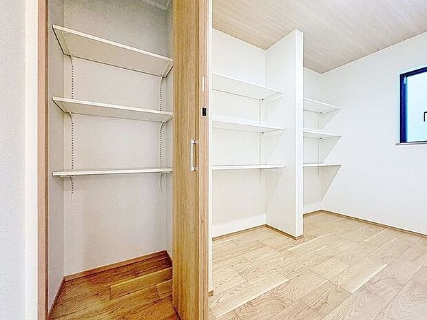 「スッキリ収納のキッチン」キッチン収納も充実。増えていく調理器具もしっかりと収納いただけます。