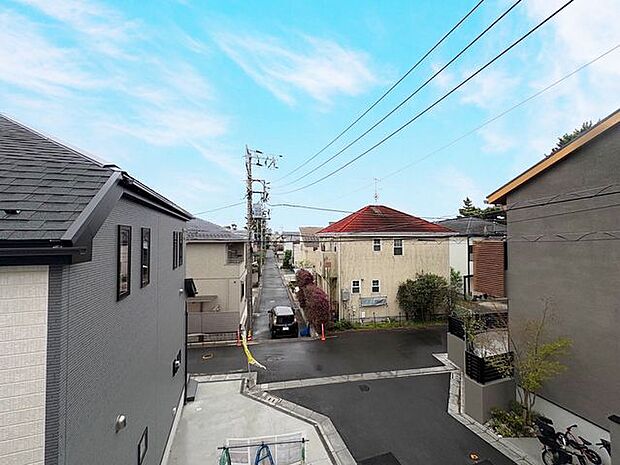 「眺望」穏やかな街並みを一望しながら、爽やかな風と柔らかく降り注ぐ陽光を感じて頂けます。