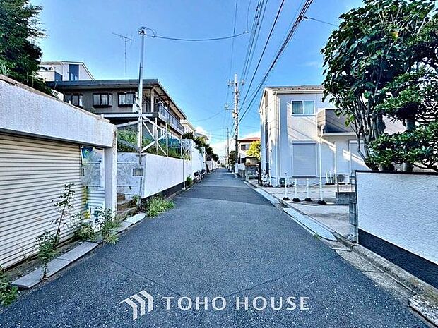 「前面道路含む外観」前面道路：東5ｍ