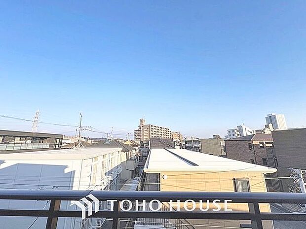 その豊かな眺望にふさわしい空間には、通風・採光にも優れ、心地よい光と風があふれています。