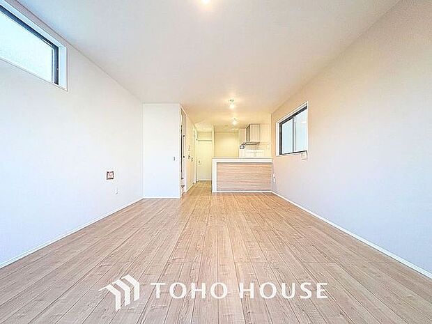 リビングも広く設け、訪れる人々を暖かく迎えてくれます。