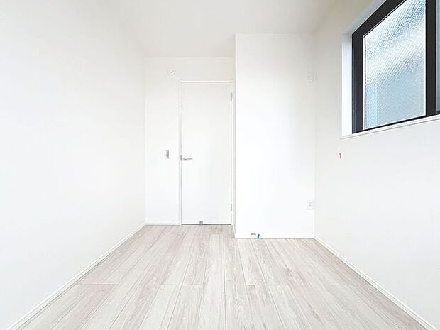 「心地よい空間」ほっと一息つけるような、安心して寛げる雰囲気の空間です。シンプルな内装は、時が経ちニーズが変わっても、フレキシブルに活用頂けます。