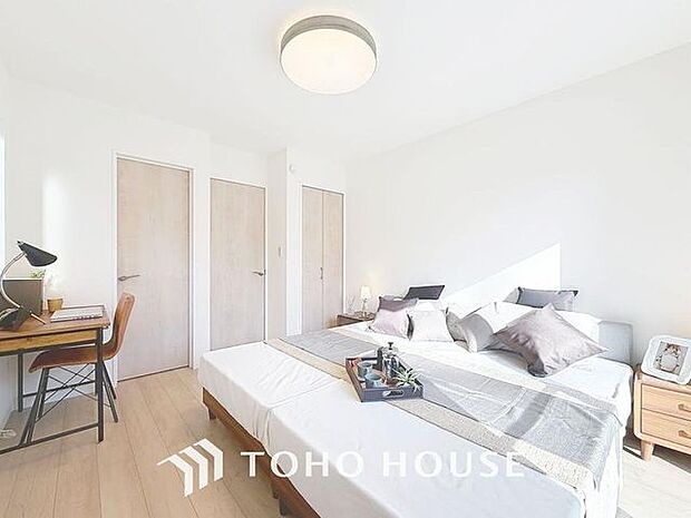 「明るい居室」温もりある自然光を感じていただける居室です。飽きのこないナチュラルなデザインの空間は、色褪せることのない心地良さを作ります。（4号棟）